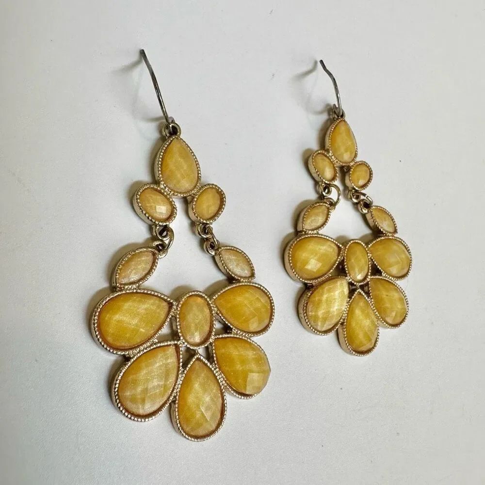 Yellow statement earrings - Picture 4 of 8